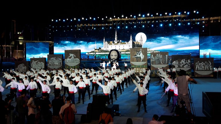 Hamlet, Fuzhou China, Nic Fulcher