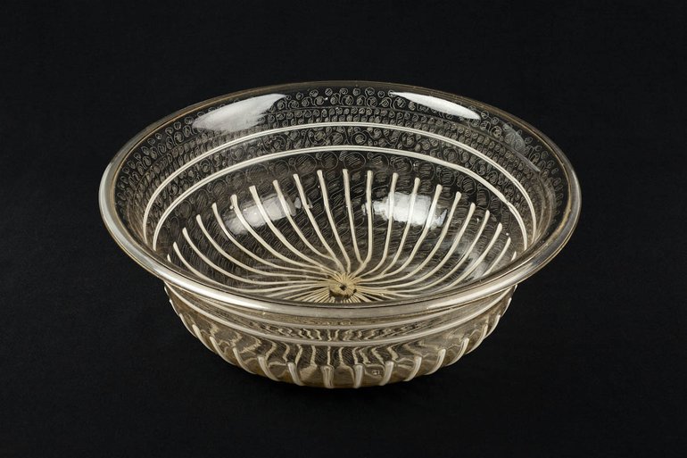 An Elizabethan crystal glass wine bowl with diamond point engraving.