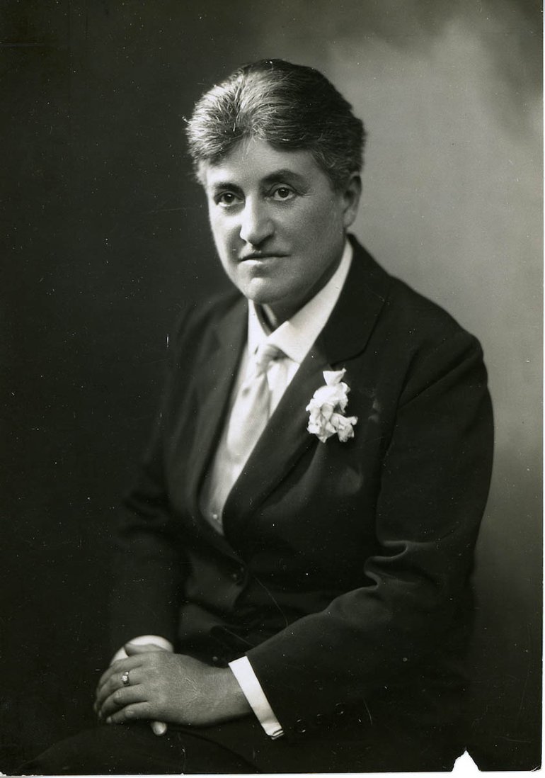 Annie Justins as mayor of Stratford-upon-Avon