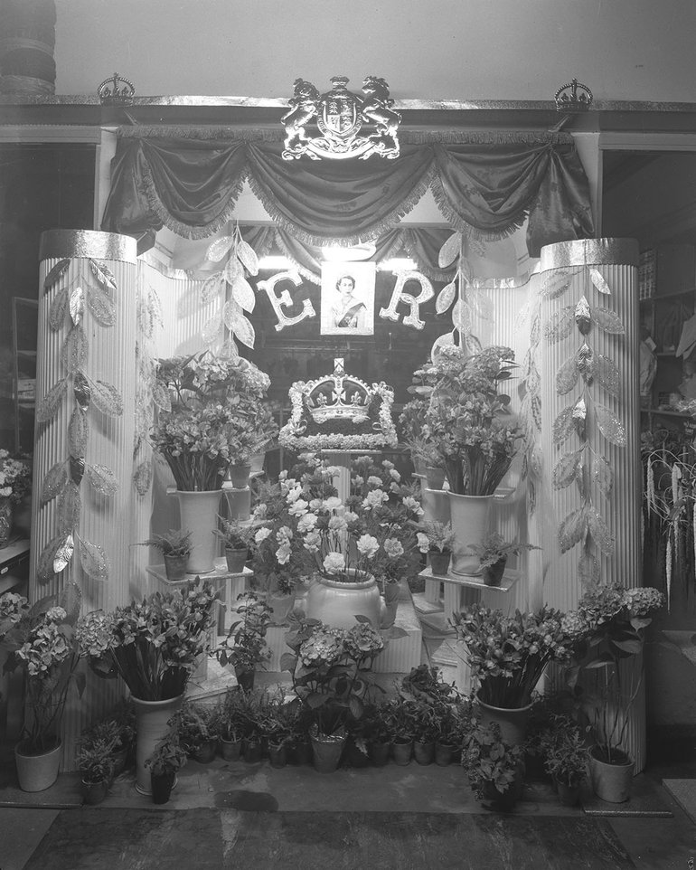 Image 4 - SBT_SC23_574_Coronation Display_1953_Crop.jpg