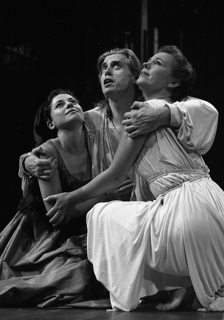 Pericles Royal Shakespeare Company, 1989. A kneeling Pericles embraces his wife, who is crouching, and his daughter, who is sitting on the ground. All three are looking heavenwards.