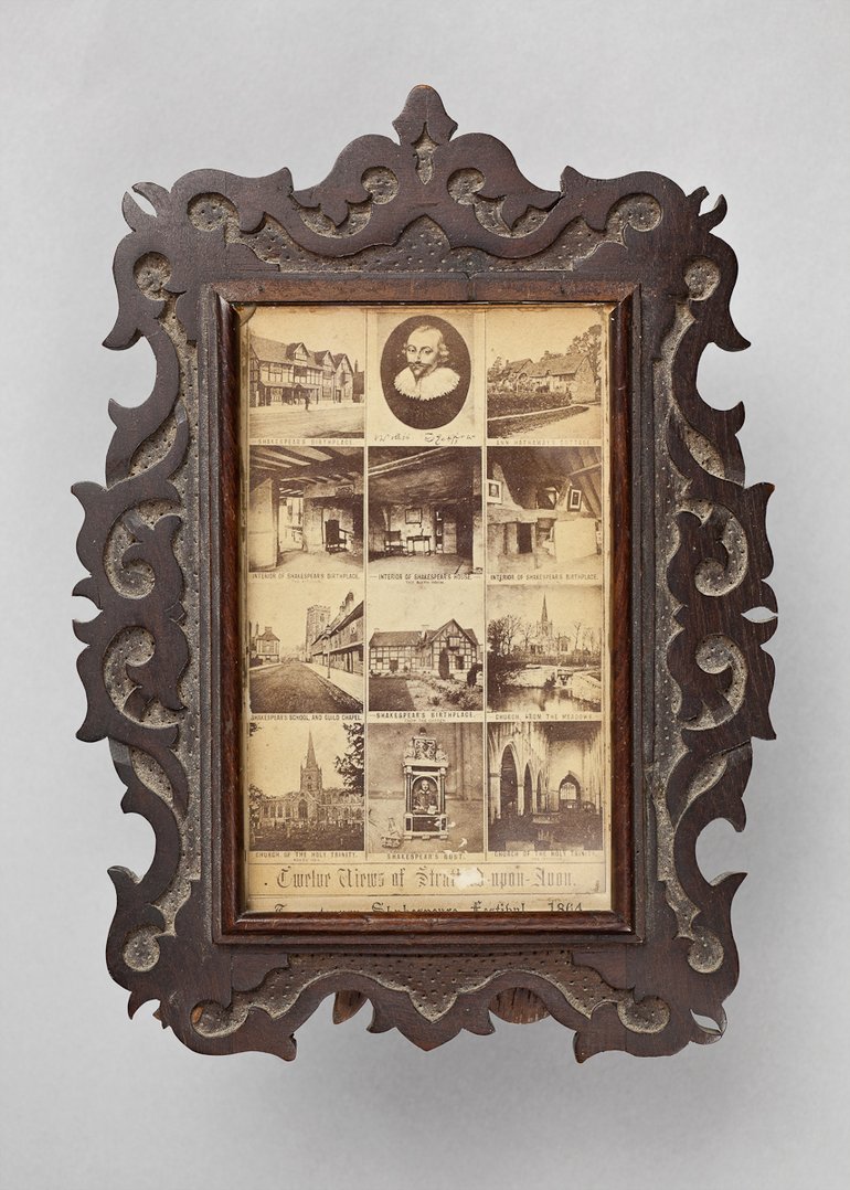 STRST : SBT 2017-16, Mulberry picture frame and postcard