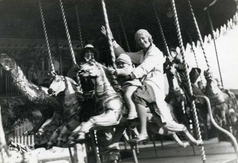 Mop fair, 1933 (DR 641/1/59)