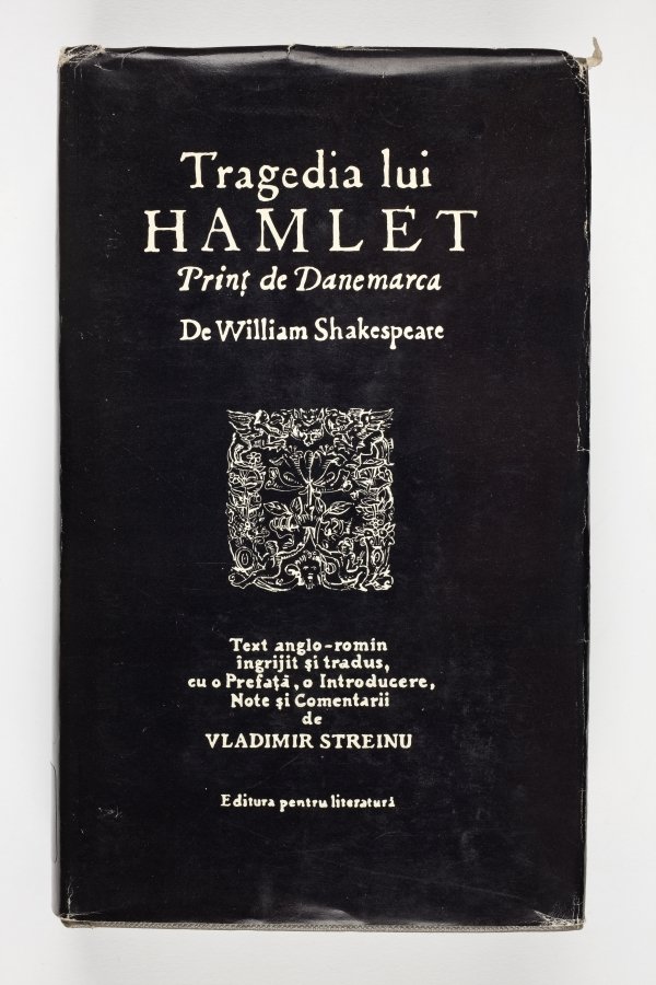 Hamlet in Romanian dustjacket