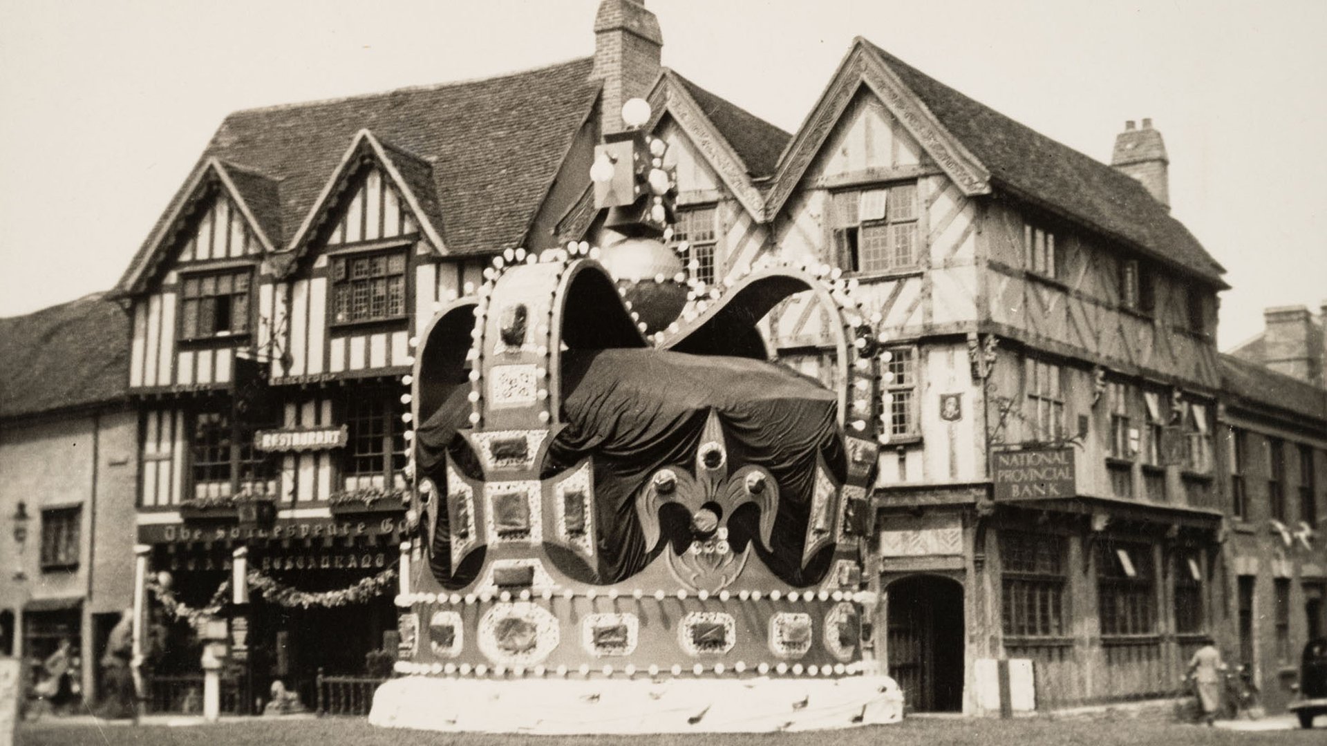 St Edwards Crown at Top of Bridge Street