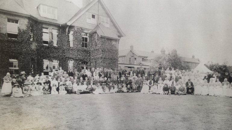 Workhouse residents and staff c. 1903